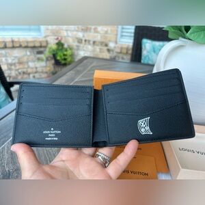 Louis Vuitton Men’s Slender Wallet in Damier Graphite
